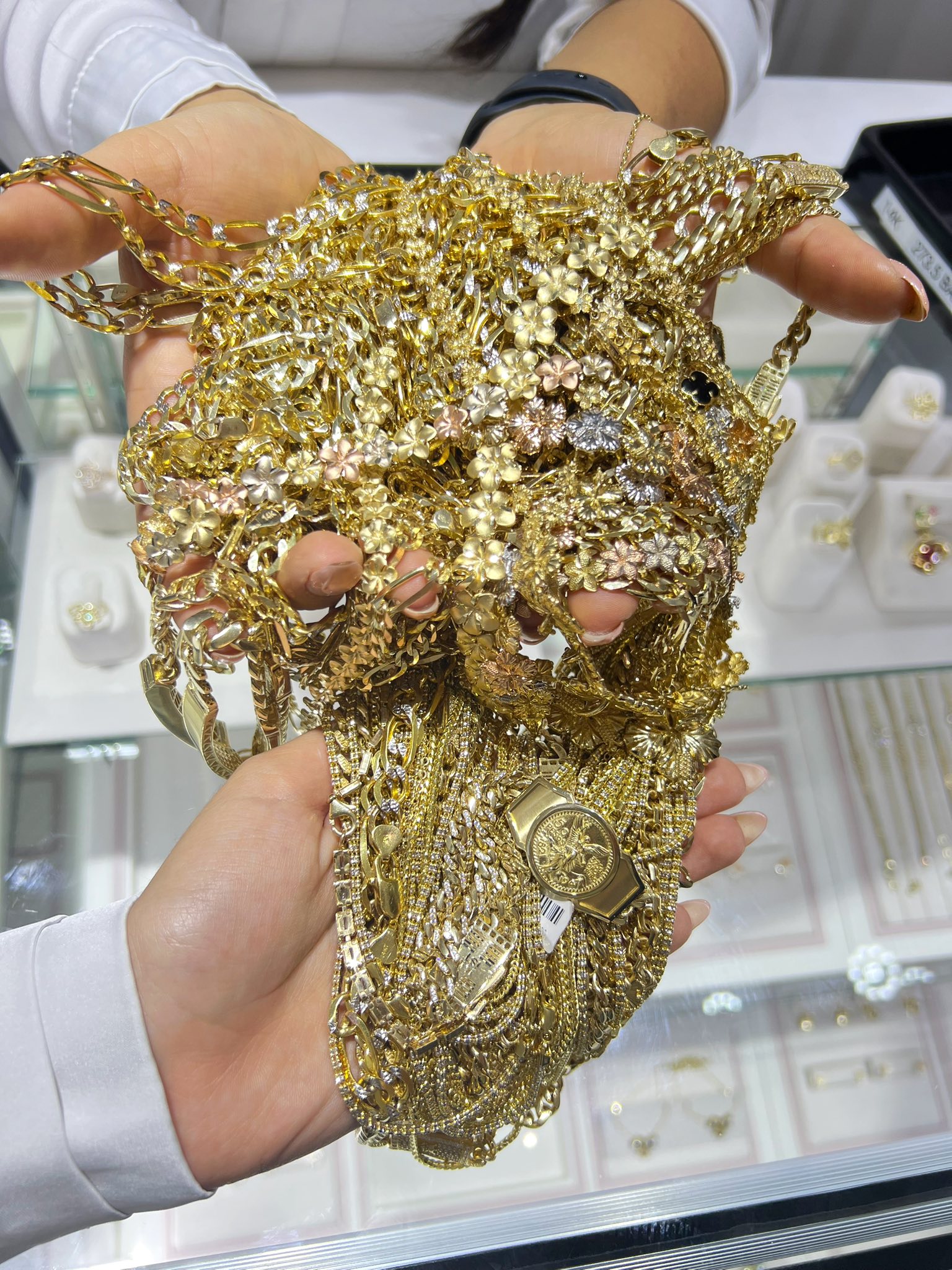 553898833 818994740638213 3505778958757826853 n Joyeria Austin TX